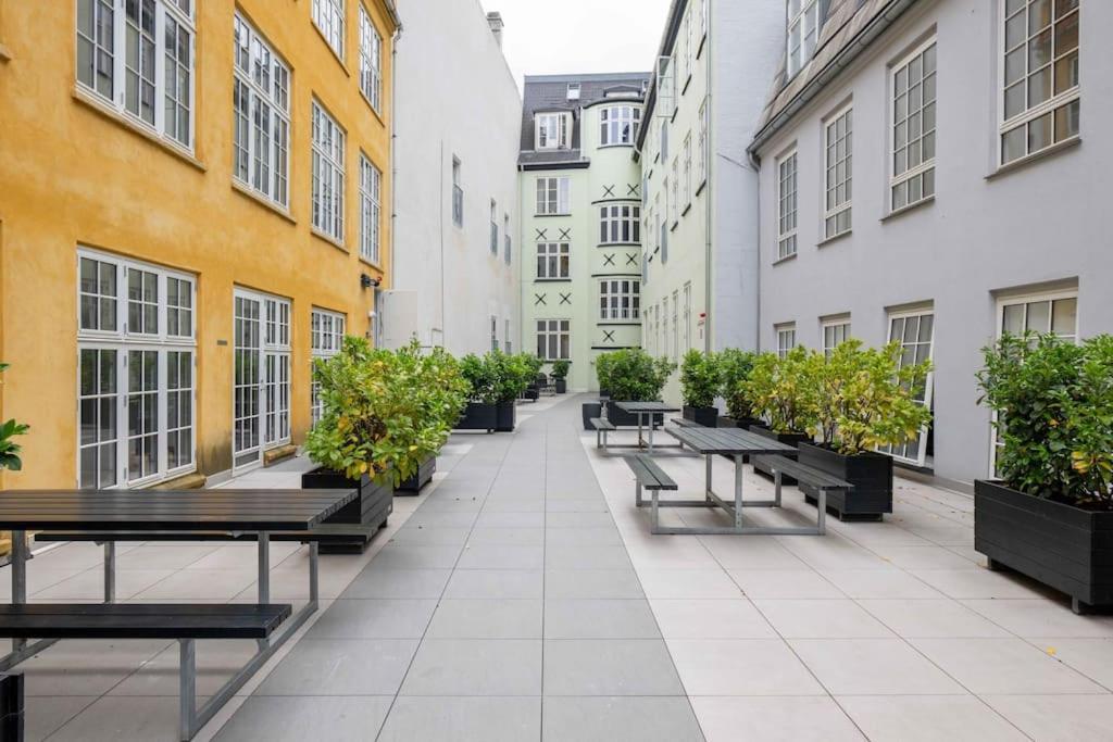 Spacious Double-apartment For 10 In Cph Center Apartment