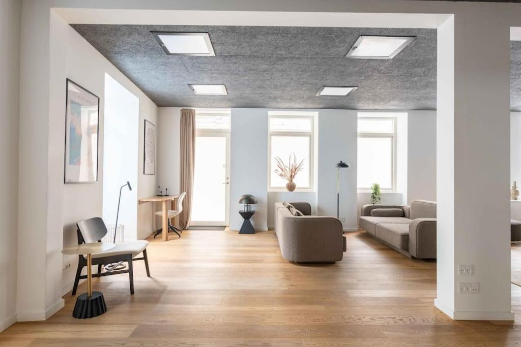 Апартаменты Spacious Double-apartment For 10 In Cph Center *