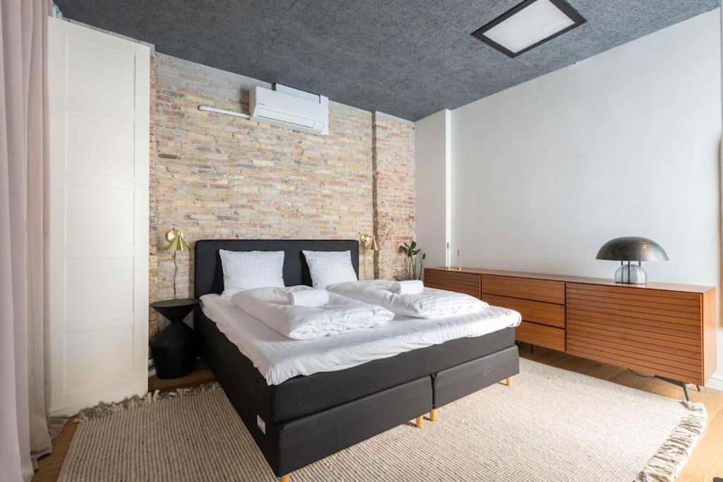 Spacious Double-apartment For 10 In Cph Center
