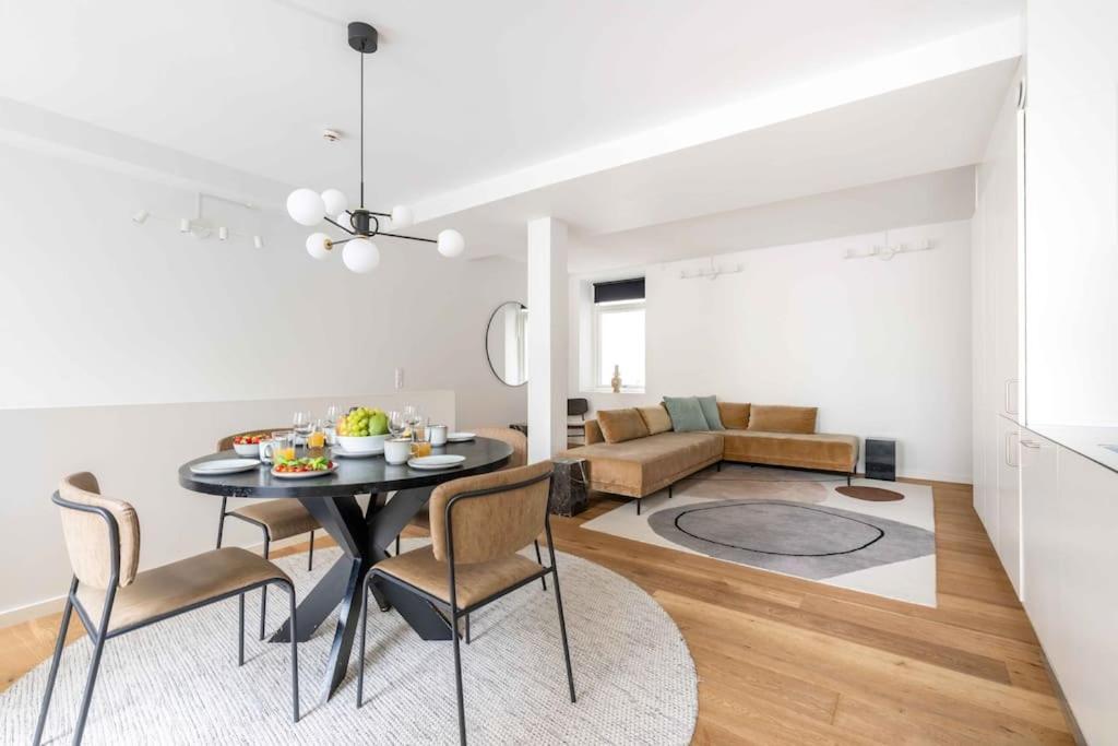 Spacious Double-apartment For 10 In Cph Center Копенгаген